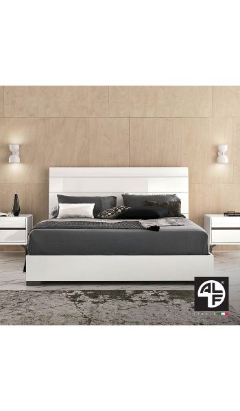 Cama Costa Blanca tamaño en queen con dos mesas de noche