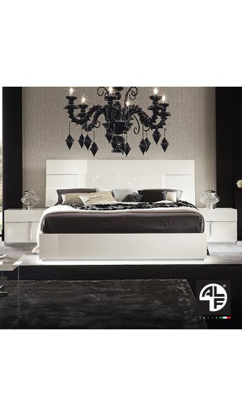 Cama Canova en tamaño King con dos mesas de noche