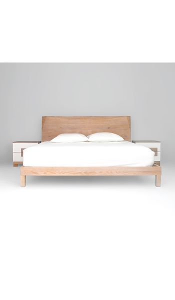 Cama Siena tamaño King con 2 mesas de noche 